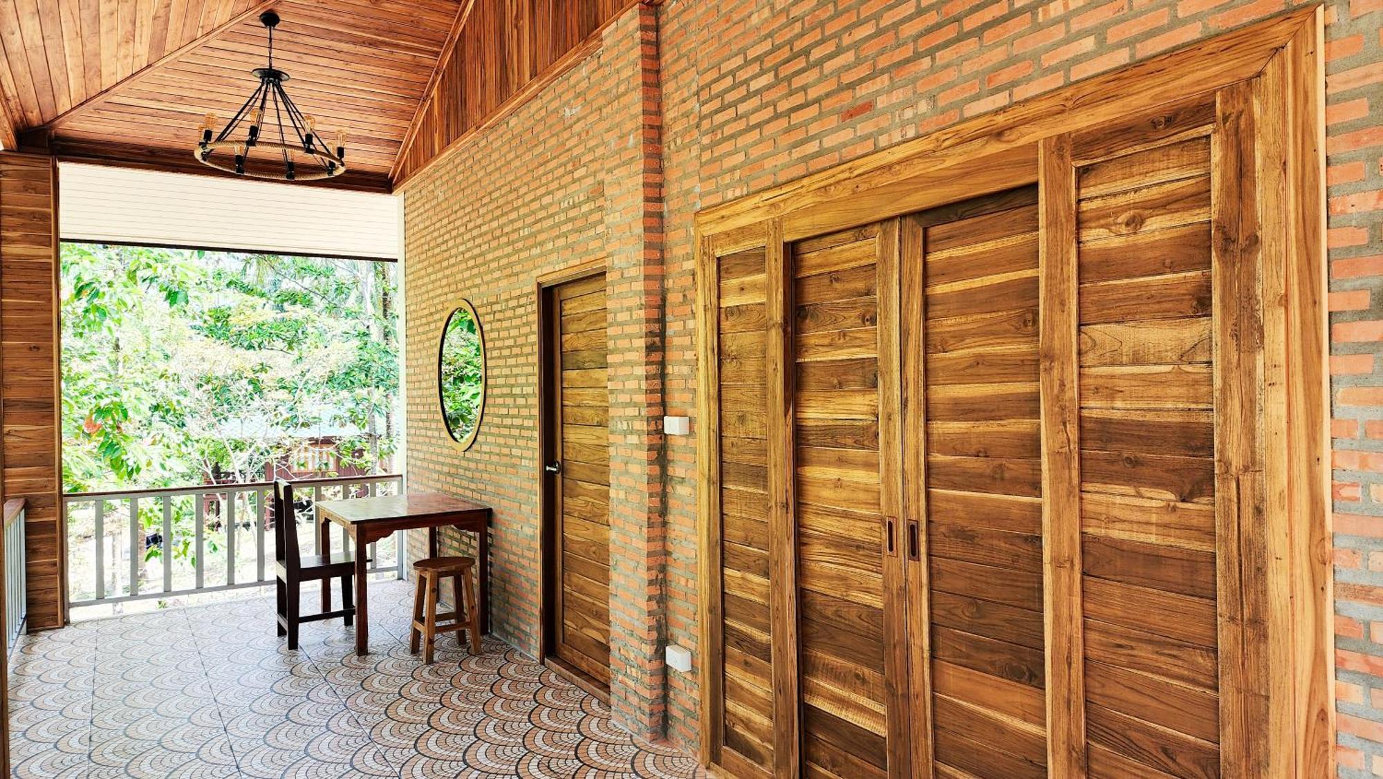 Baan Bhuwann Forest Chalet *